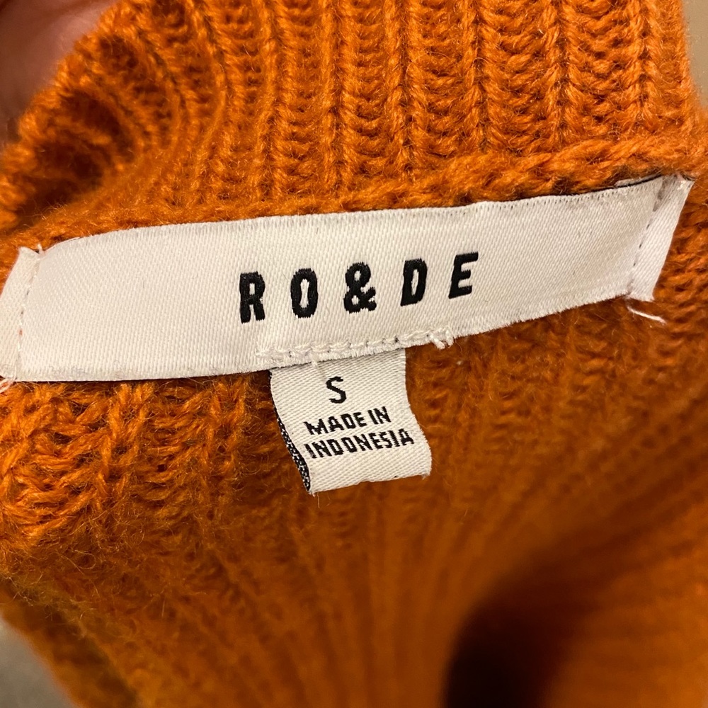 Cold Shoulder sweater - Picture 3 of 4